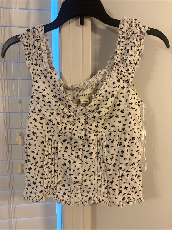 Aeropostale Tops - Aeropostale White Crop Top with Navy Floral Print